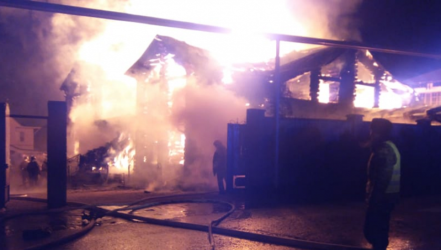 Крупный пожар произошел в банном комплексе в Алматы