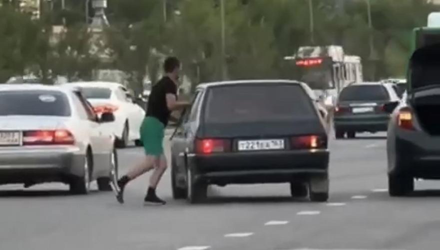 Напал на автомобилиста с ломом: полиция Алматы задержала участников инцидента