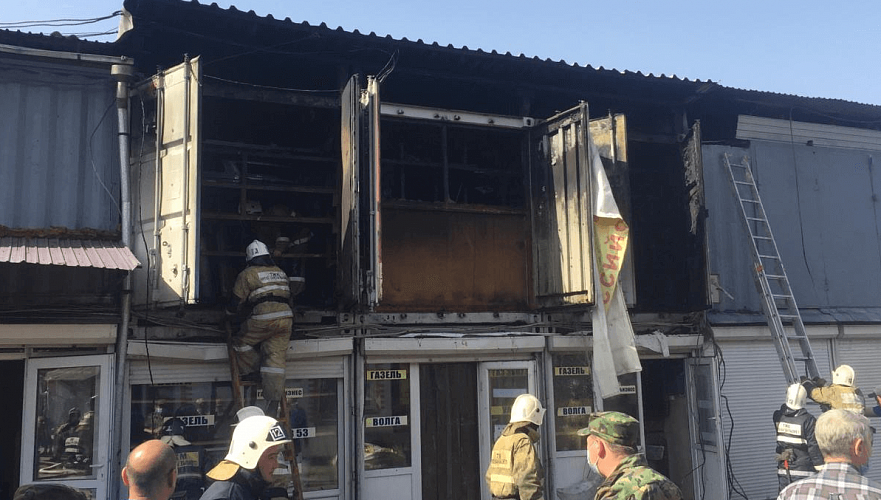 Пожар произошел на «барахолке» в Алматы