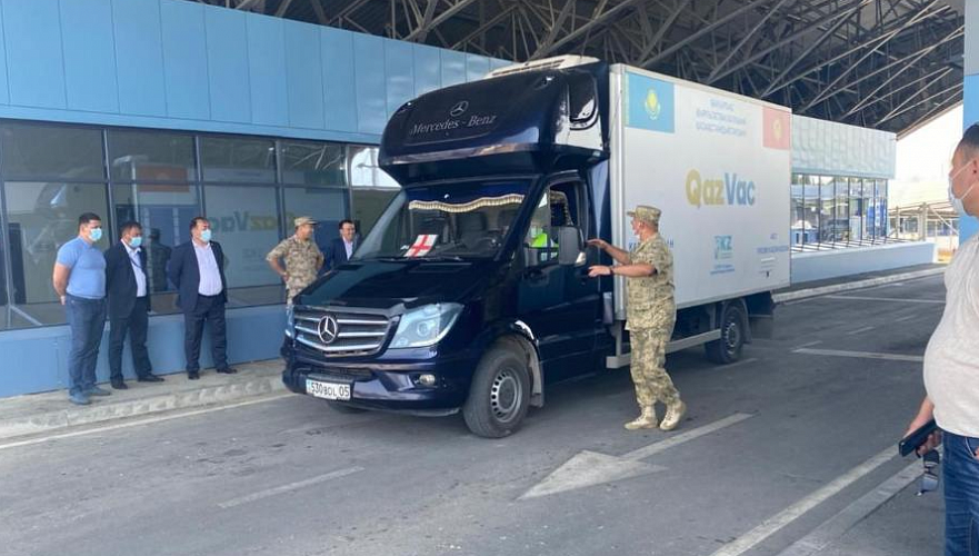 25 тыс. доз казахстанской QazVac в виде гумпомощи доставили в Кыргызстан