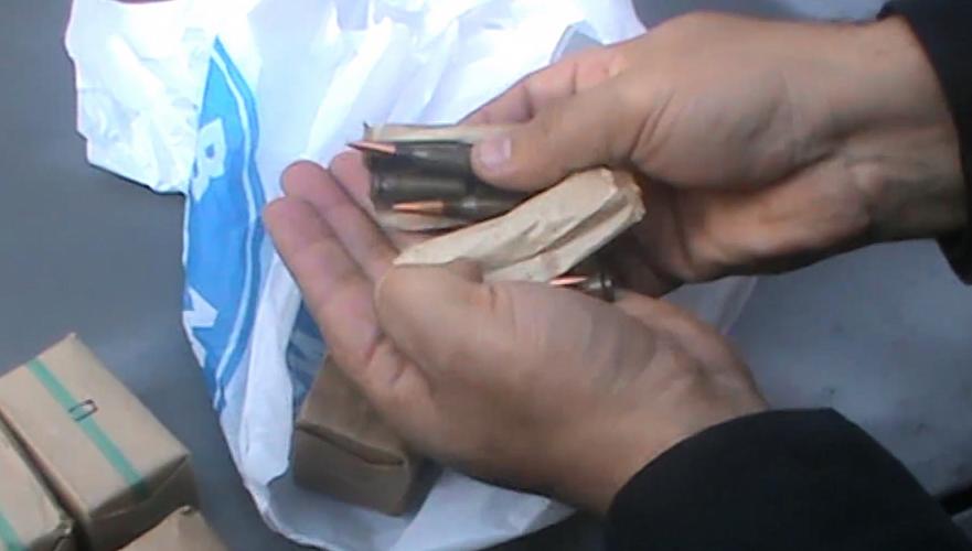 Военный задержан при попытке продажи патронов от автомата Калашникова в Таразе (видео)