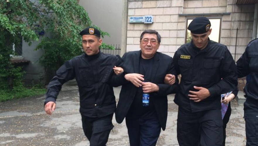Суд по делу об участии Ермурата Бапи в панихиде по Жанболату Агадилу отменили в Алматы