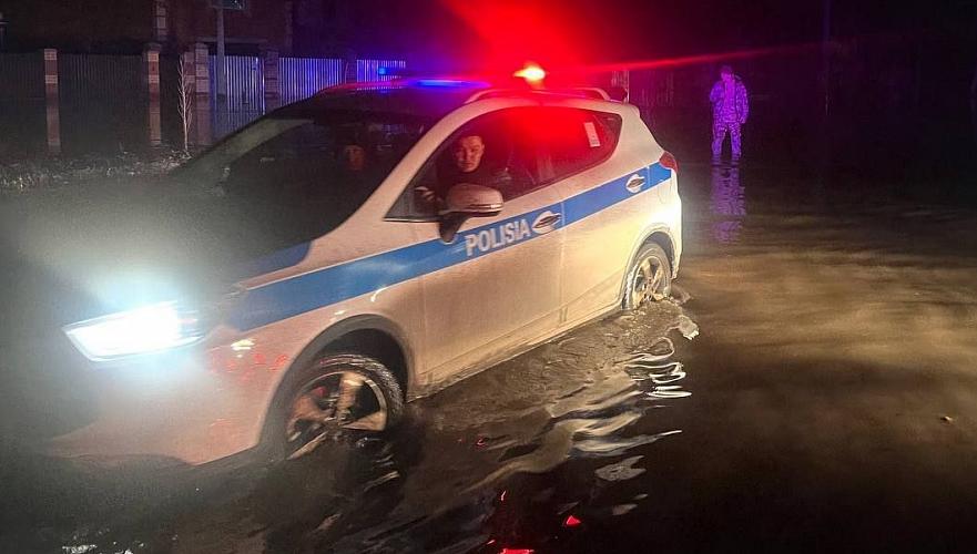 Полиция взяла под охрану свыше 9,1 тыс. оставленных домов в зоне паводков в Казахстане