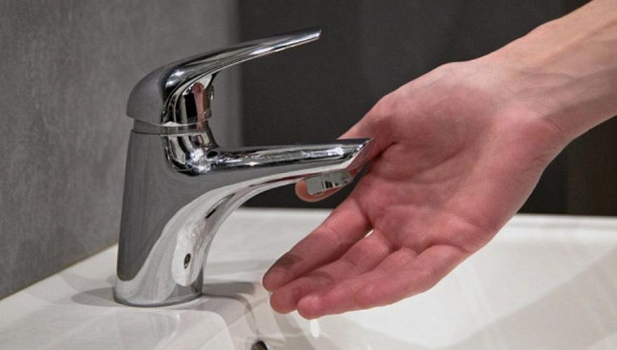«Повреждением на водопроводе» объяснили отключение воды жителям двух районов Астаны
