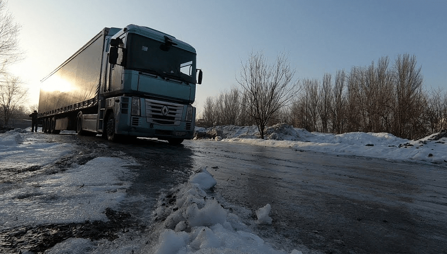 В Казахстане собирают данные по застрявшим в Украине казахстанским дальнобойщикам