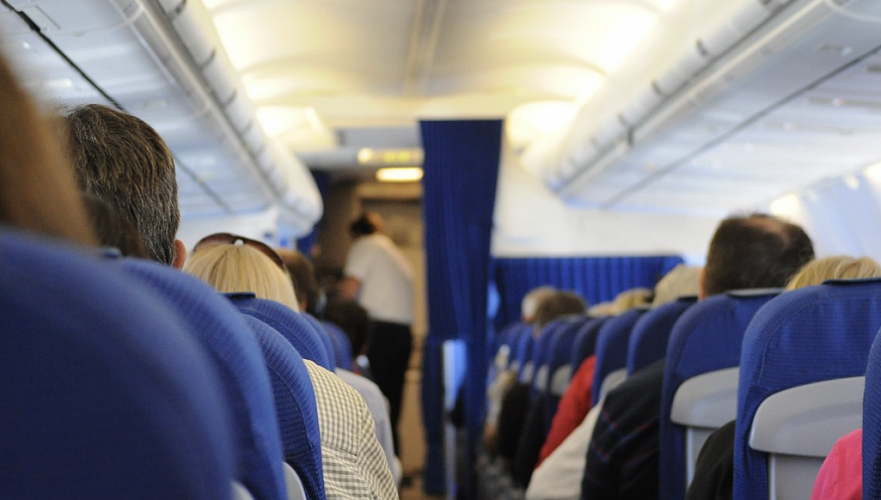 Казахстанский певец и актер ударил стюардессу на борту самолета