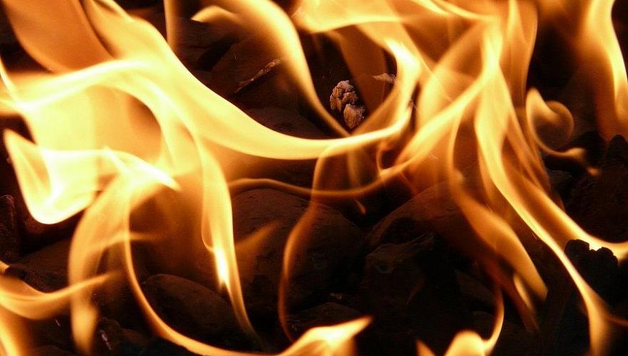 В Шымкенте на АЗС произошел пожар: пострадал мужчина