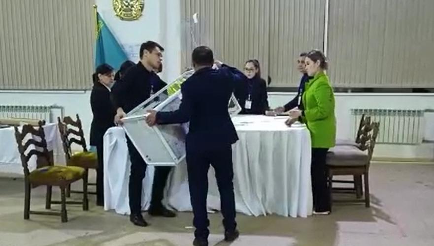 На одном из участков Алматы избирательную урну открыли лишь после полуночи