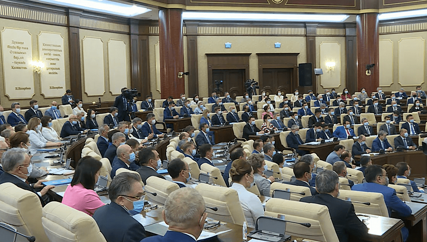 Казахстанский парламент VII созыва закрыл первую сессию и ушел на каникулы