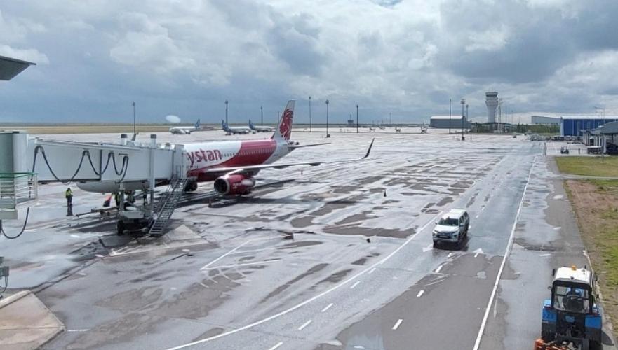 ВПП аэропорта Астаны вновь закрывают на ночь из-за ее плачевного состояния – источник