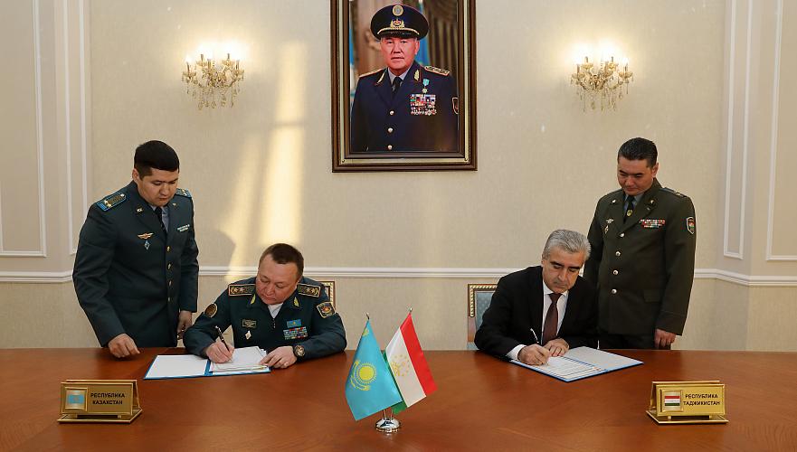 Казахстан окажет безвозмездную военно-техническую помощь Таджикистану
