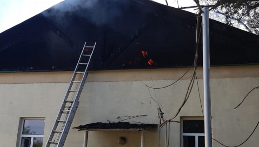 Пожар на территории кардиоцентра ликвидировали в Алматы