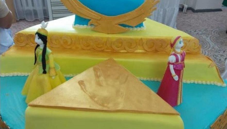 Четырехметровый торт испекли к празднованию Дня первого президента в Балхаше