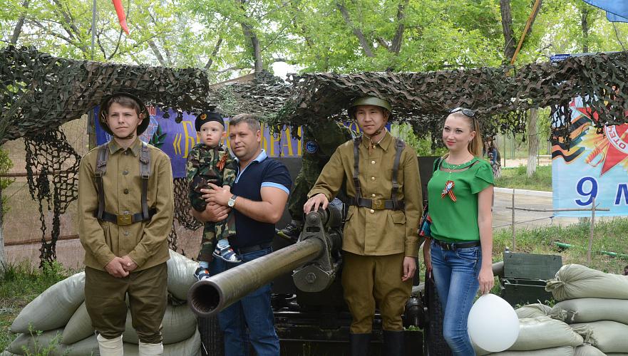 День Победы в Байконуре отметили шествием «Бессмертного полка», реконструкцией штурма рейхстага и военно-исторической композицией