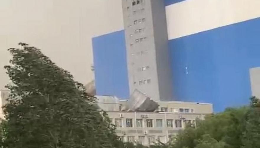 Кровлю здания сорвало на ГРЭС-2 в Павлодарской области