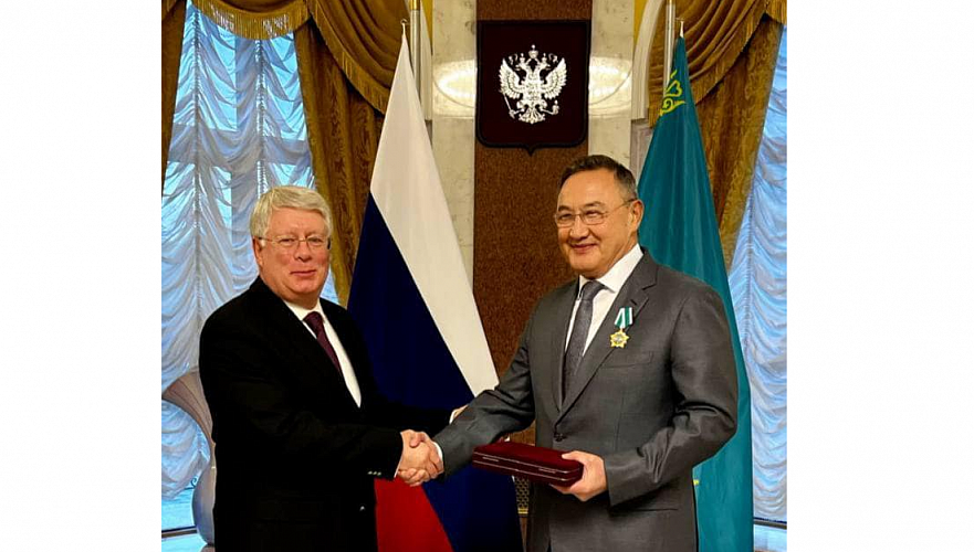 Путин наградил первого зампреда Всемирной ассоциации казахов орденом Дружбы