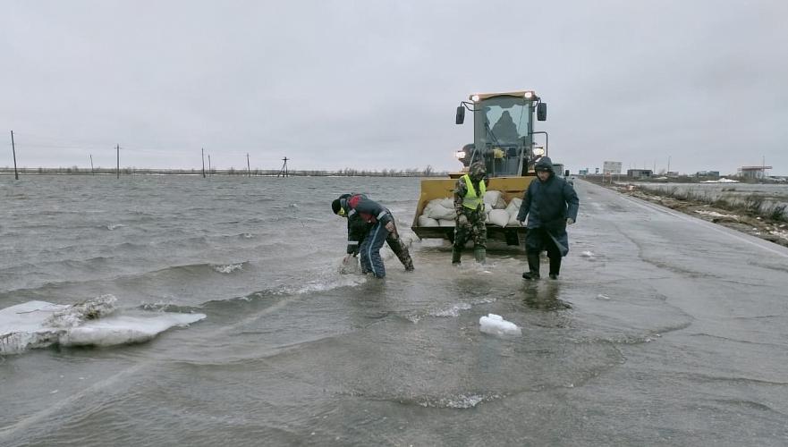 Пять республиканских трасс в четырех областях подтопило в ходе паводков в Казахстане